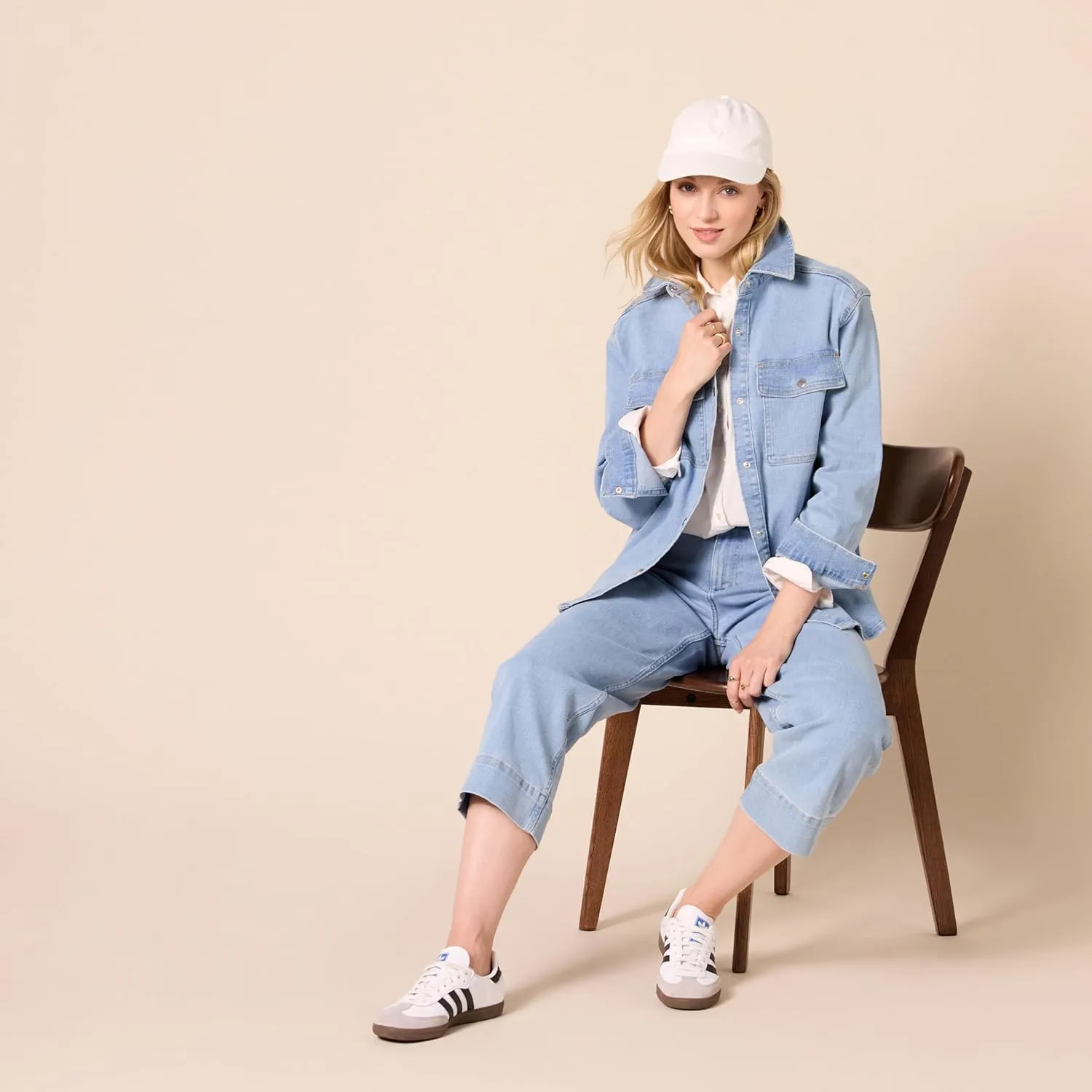 Amazon Essentials Women's Oversized-Fit Heavyweight Denim Shirt Jacket